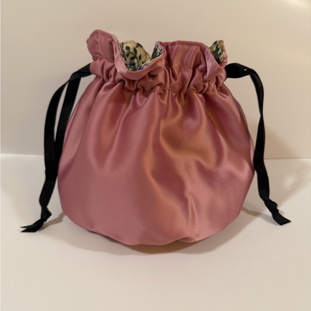 Gucci Pink Floral Pouch or Makeup Bag NWT